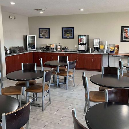 Days Inn By Wyndham Near Kansas Speedway Kansas City Esterno foto