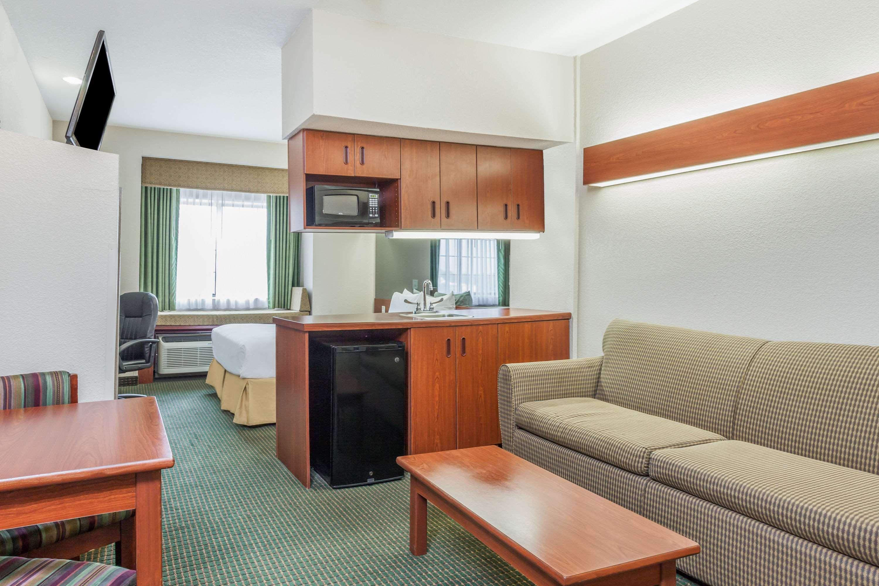 Days Inn By Wyndham Near Kansas Speedway Kansas City Esterno foto