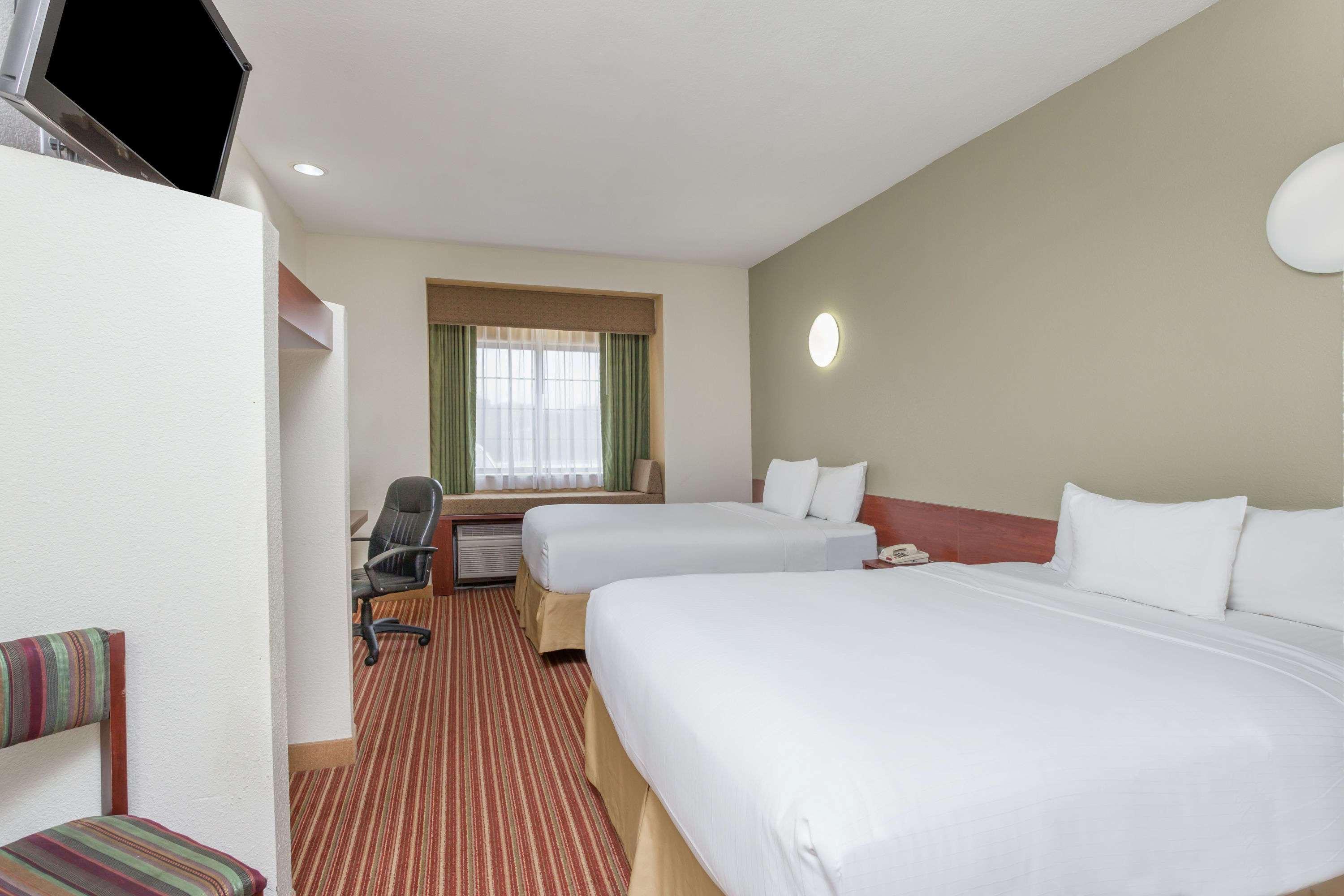 Days Inn By Wyndham Near Kansas Speedway Kansas City Esterno foto
