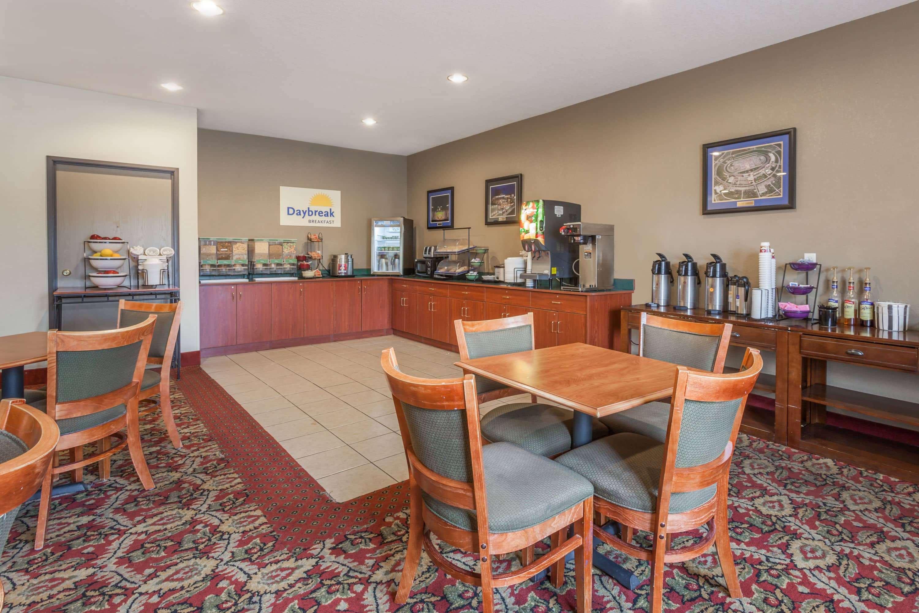 Days Inn By Wyndham Near Kansas Speedway Kansas City Esterno foto