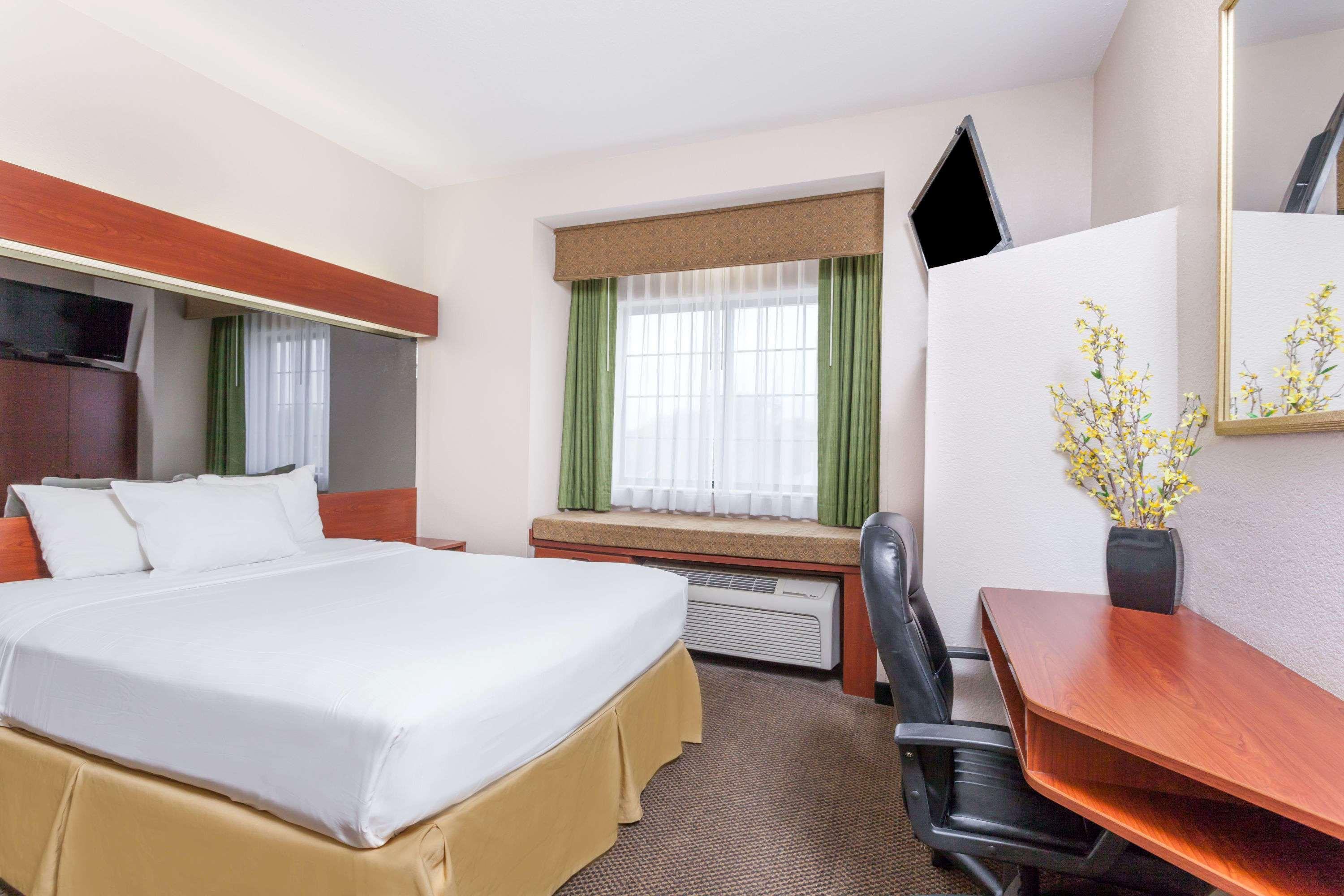 Days Inn By Wyndham Near Kansas Speedway Kansas City Esterno foto