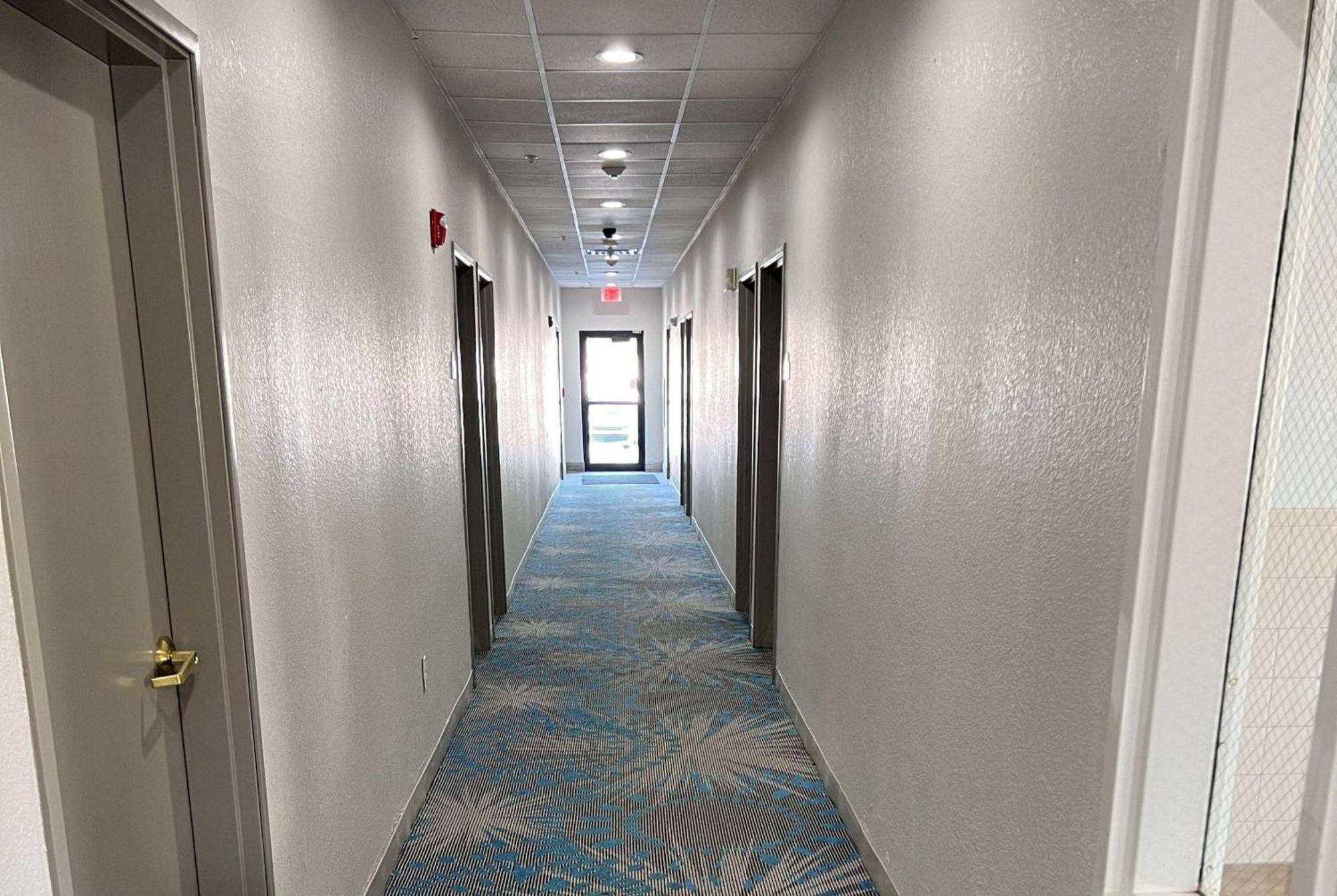 Days Inn By Wyndham Near Kansas Speedway Kansas City Esterno foto