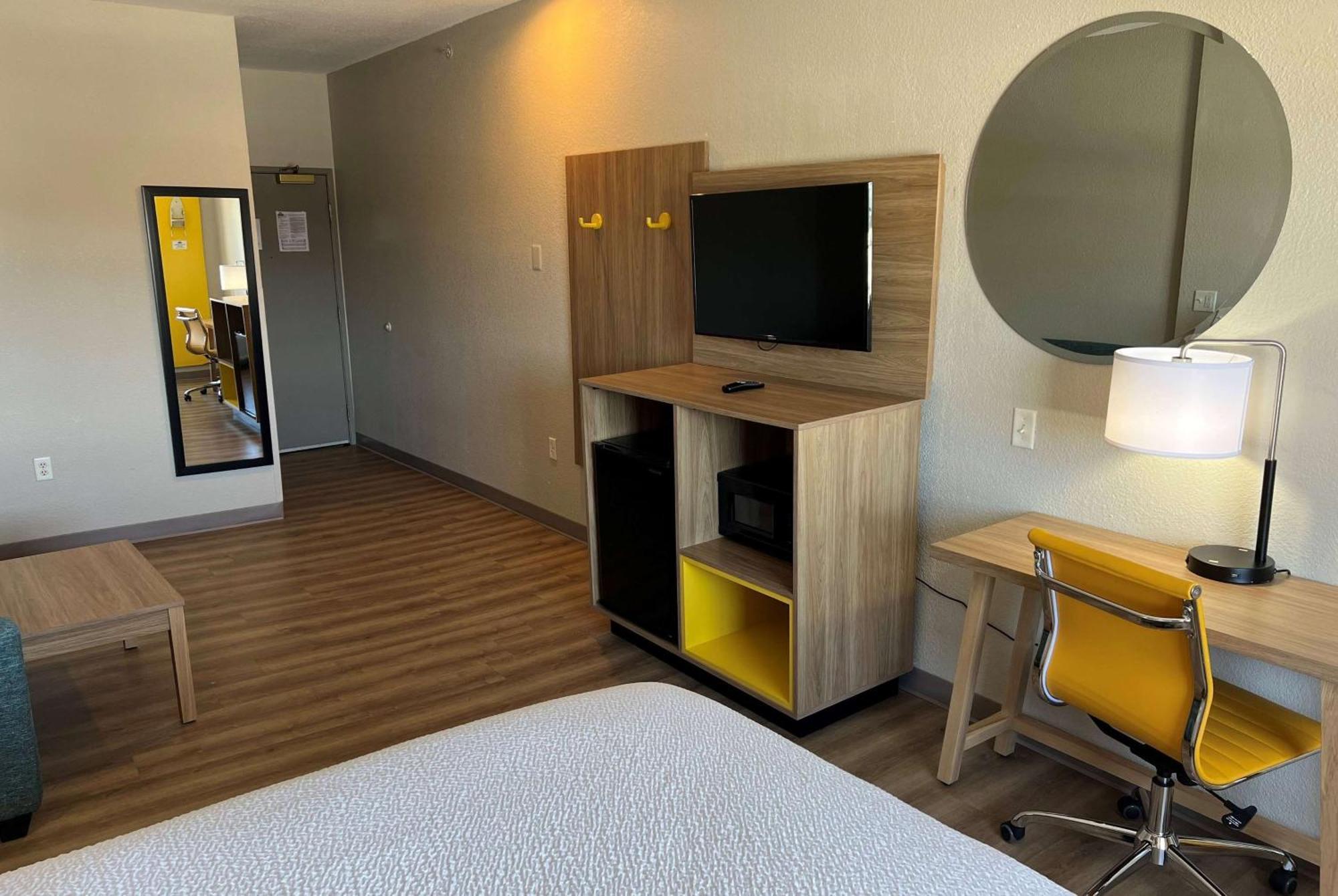 Days Inn By Wyndham Near Kansas Speedway Kansas City Esterno foto