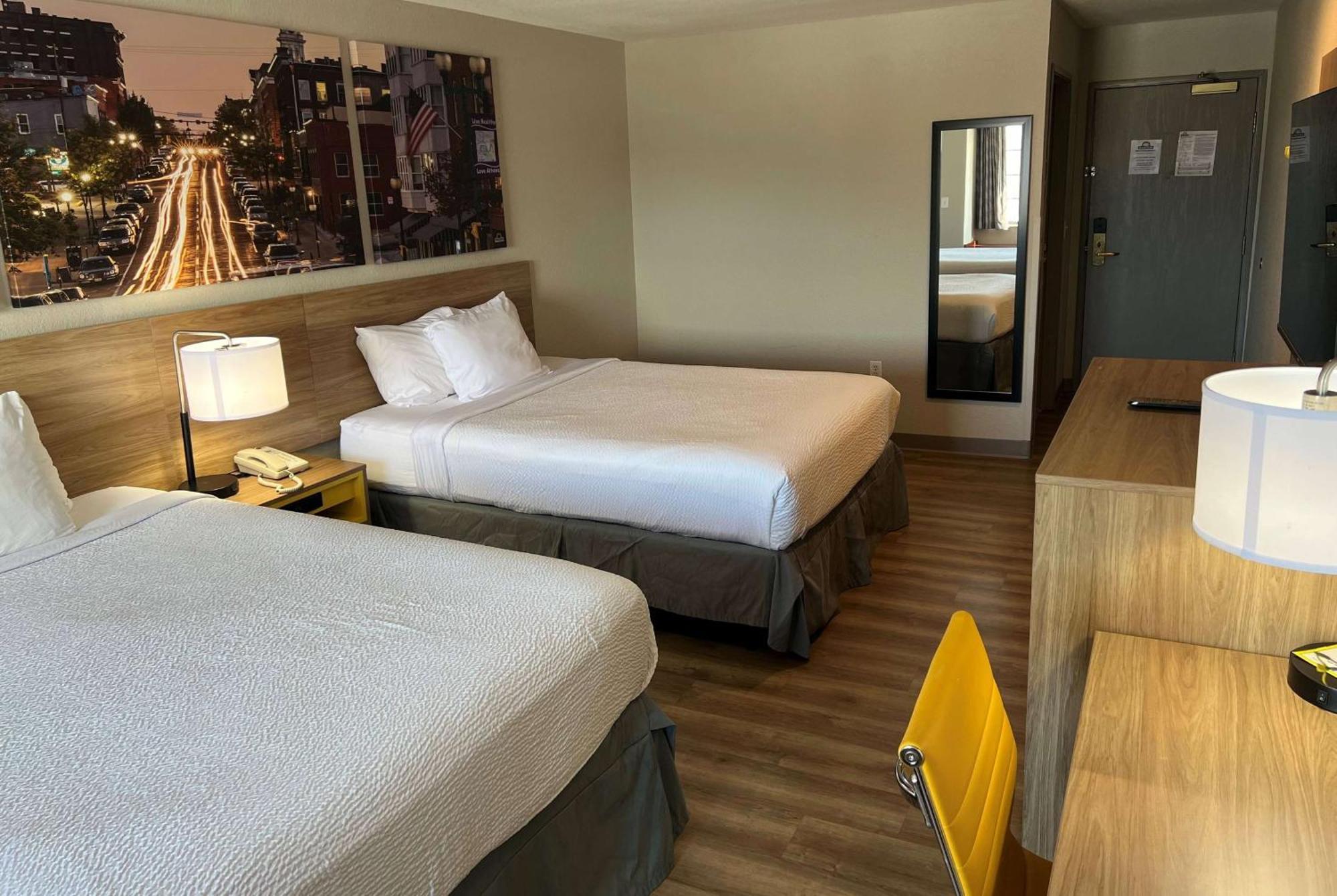 Days Inn By Wyndham Near Kansas Speedway Kansas City Esterno foto