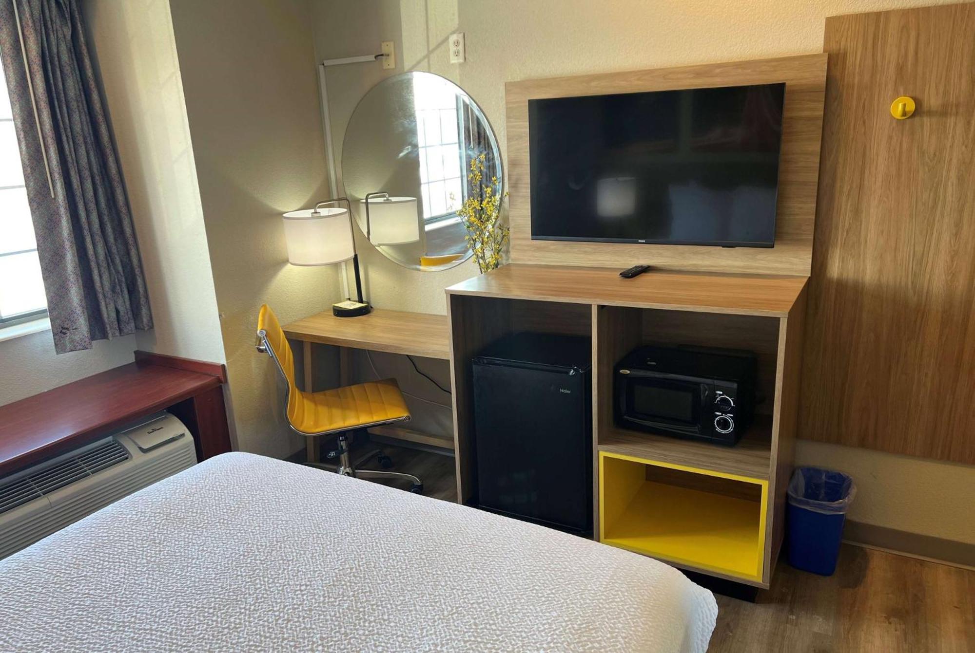 Days Inn By Wyndham Near Kansas Speedway Kansas City Esterno foto