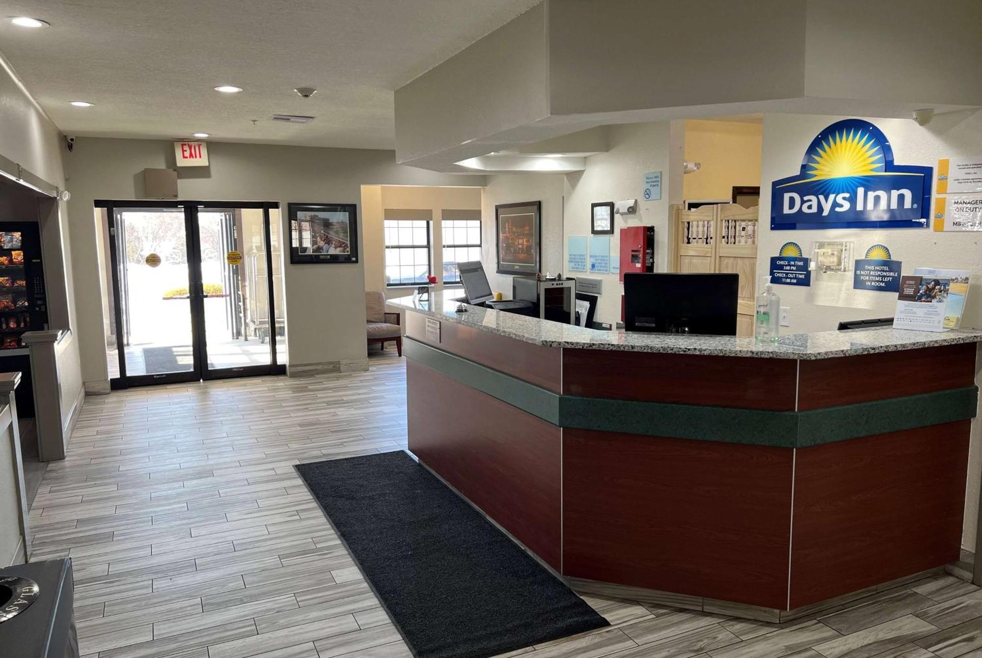 Days Inn By Wyndham Near Kansas Speedway Kansas City Esterno foto