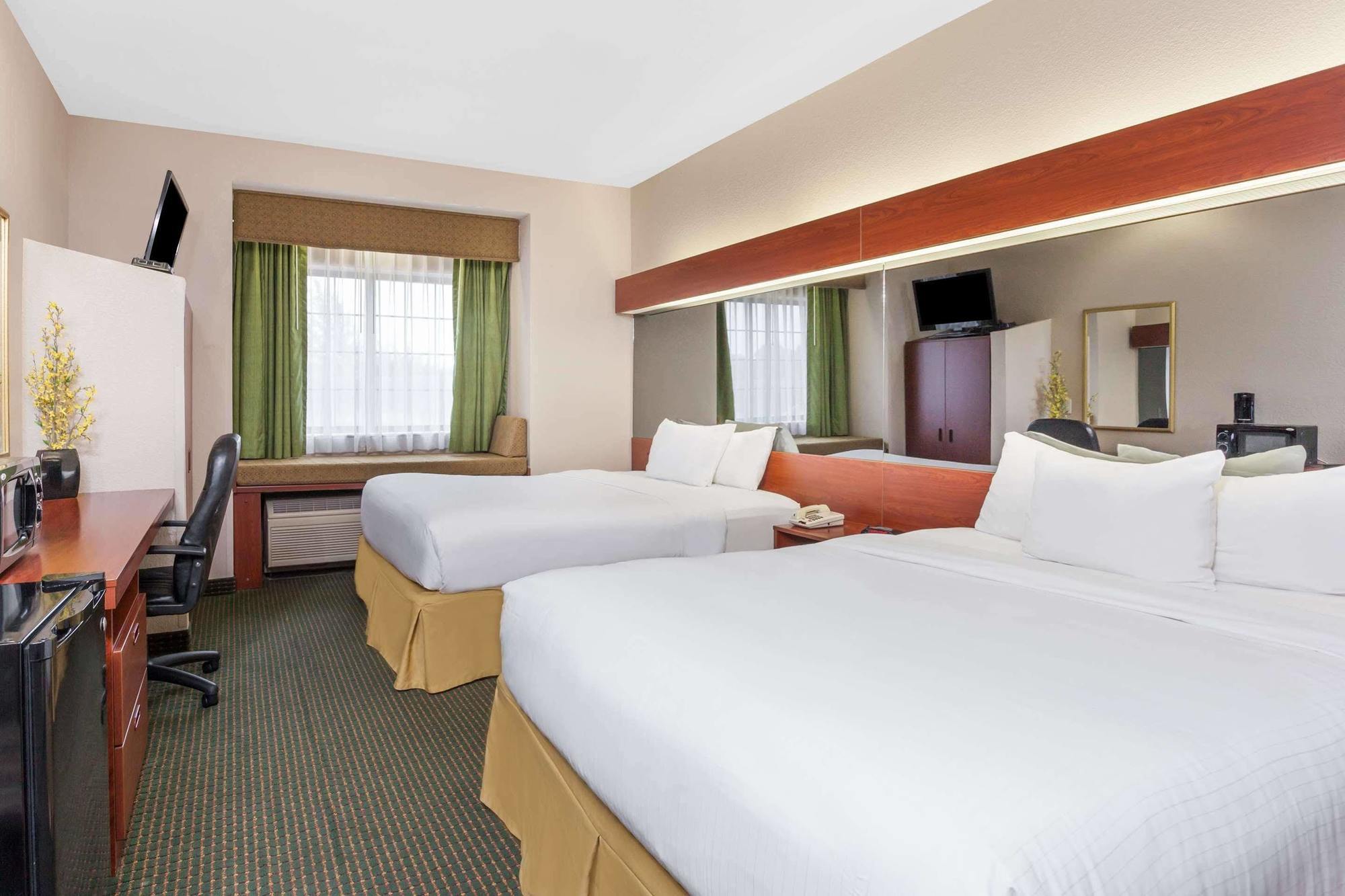 Days Inn By Wyndham Near Kansas Speedway Kansas City Esterno foto